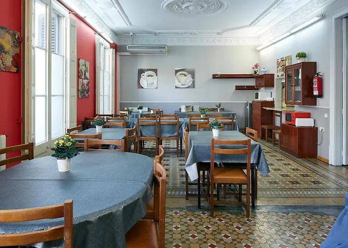 Estudiantes Balmes Apartment *